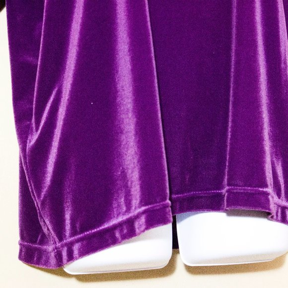 Sold.  Purple Velvet Top Vintage 80s 90s short sleeve - Picture 3 of 9